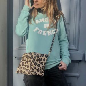 sweat vert message amour is french blanc by Destele