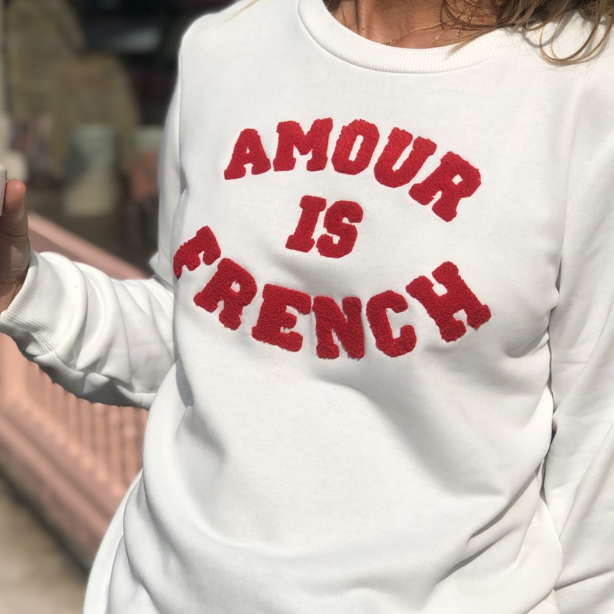 Sweat blanc message amour is French rouge col rond by Destele