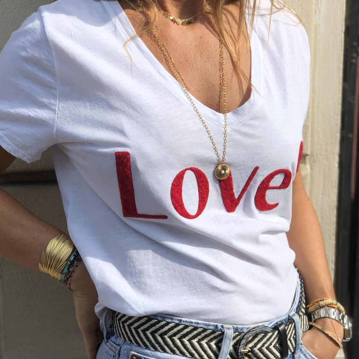 Tee shirt blanc message love rouge col V manches courtes by Destele
