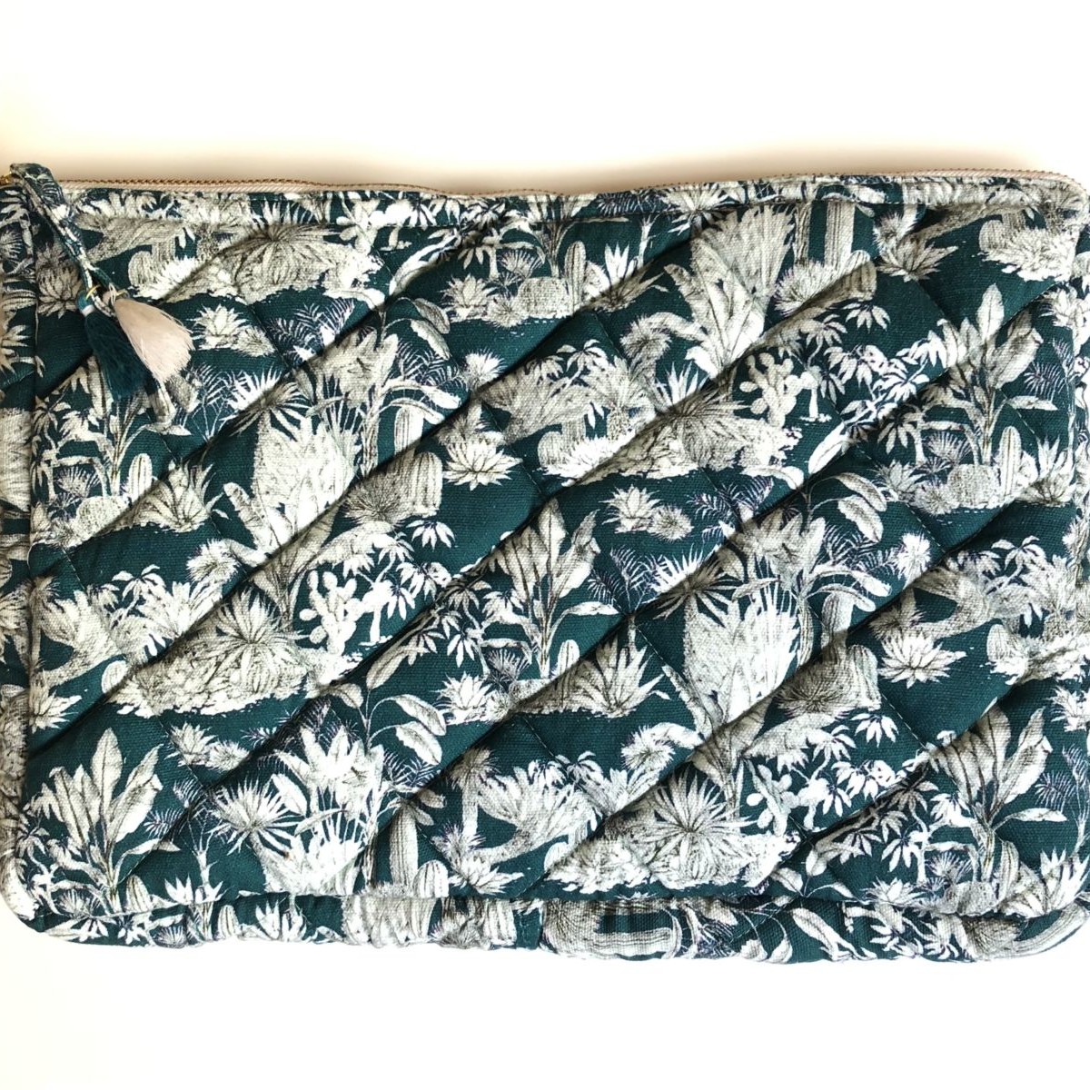 pochette ordinateur grand modèle molletonnée imprimé fleurs bleu canard et blanc by destele