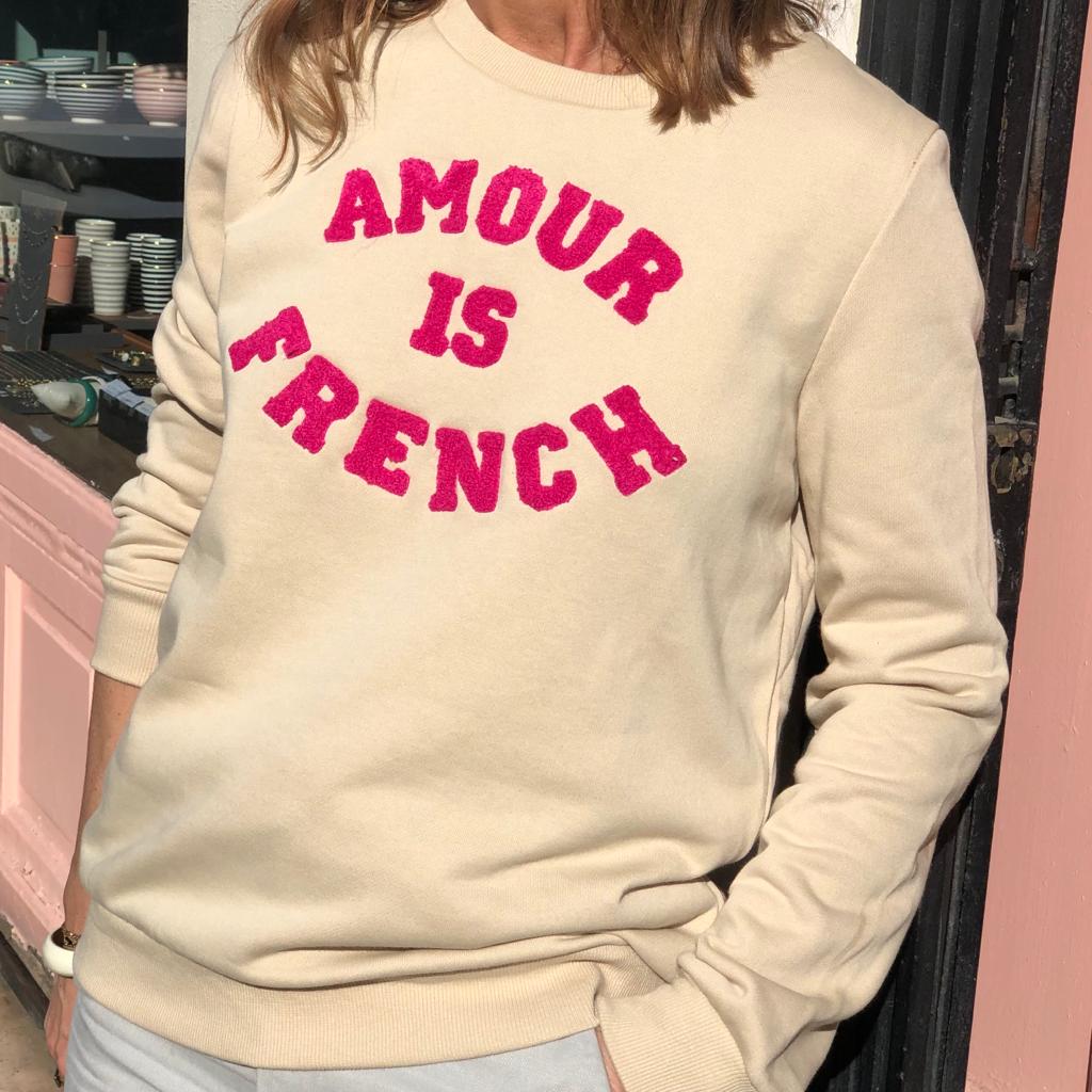 by destele sweat amour is French beige scripture fuchsia