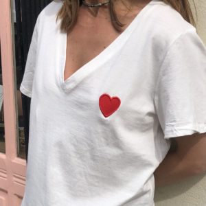 Tee-shirt blanc coeur rouge