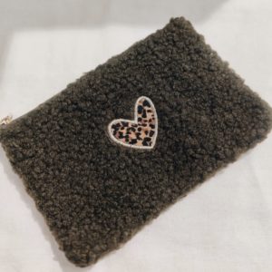 Pochette bouclette kaki coeur Léo