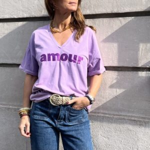 Tee-shirt en V « Amour » parme pailleté