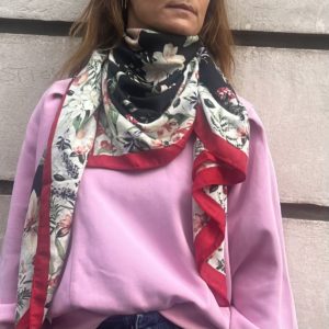 Foulard Fleur noir et rouge
