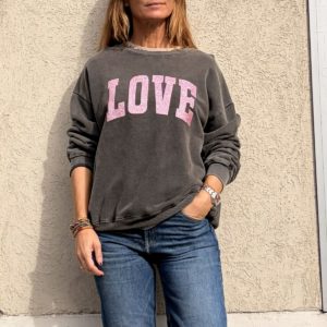 Sweat "LOVE" noir délavé et rose pailleté