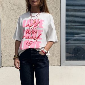Tee-shirt « All we need is love »