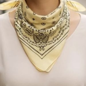 Foulard carré imprimé jaune