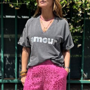 Tee-shirt en V « Amour » gris argenté pailleté