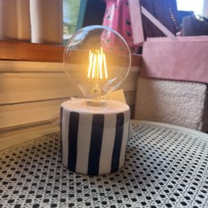 Lampe rayée bleu et blanc
