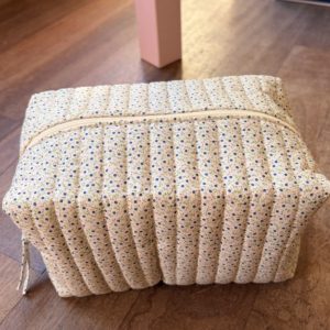 Trousse de toilette imprimé liberty sur fond blanc